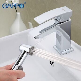 Смеситель для умывальника с гигиеническим душем Gappo JACOB G1207